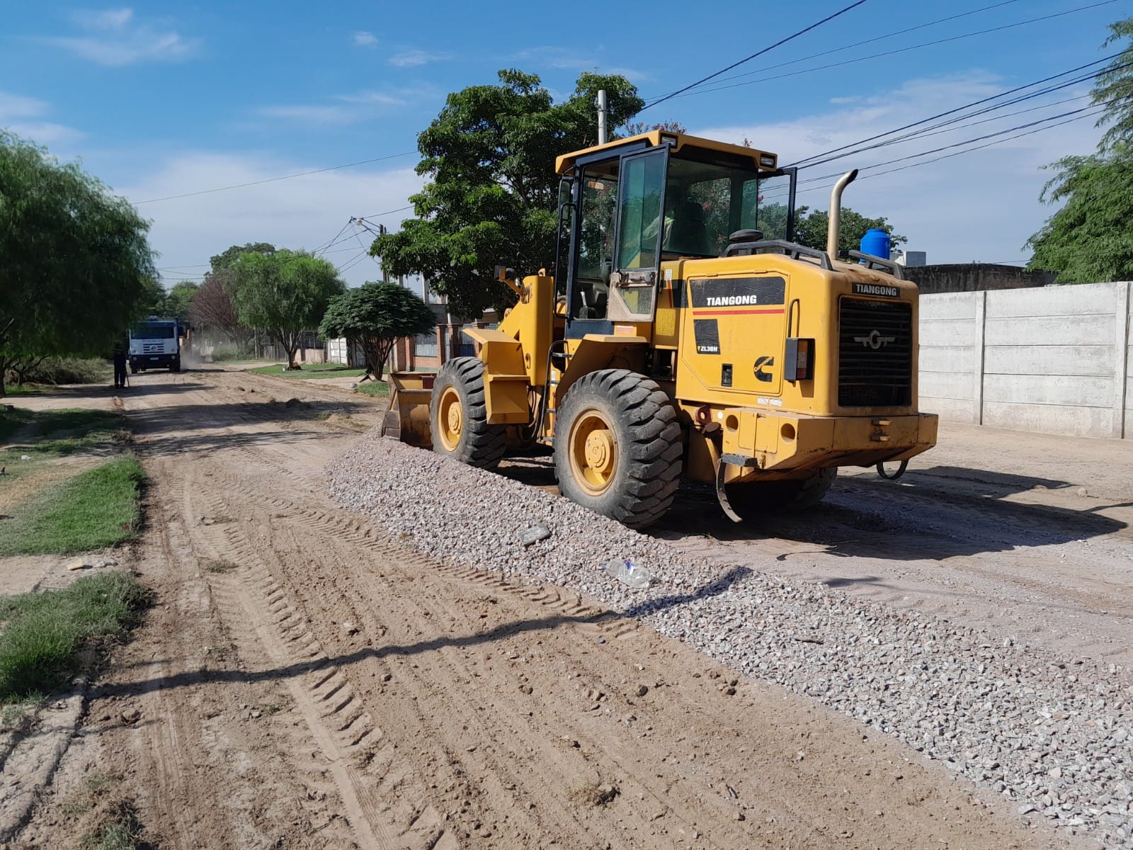 Obras Públicas de la Capital realizó tareas de mantenimiento de calles en el barrio Industria