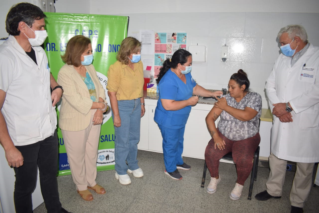 La intendente Fuentes y la ministra de Salud Nassif lanzaron la campaña de vacunaciónantigripal