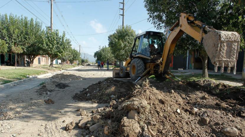 Avanzan las obras de pavimentación en Los Pocitos