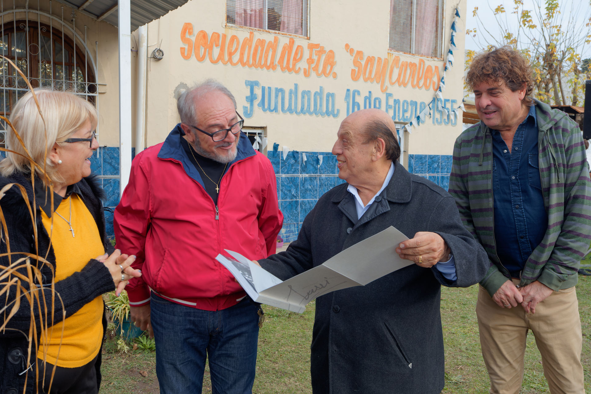 Vecinos del Barrio San Carlos abrieron una cápsula del tiempo