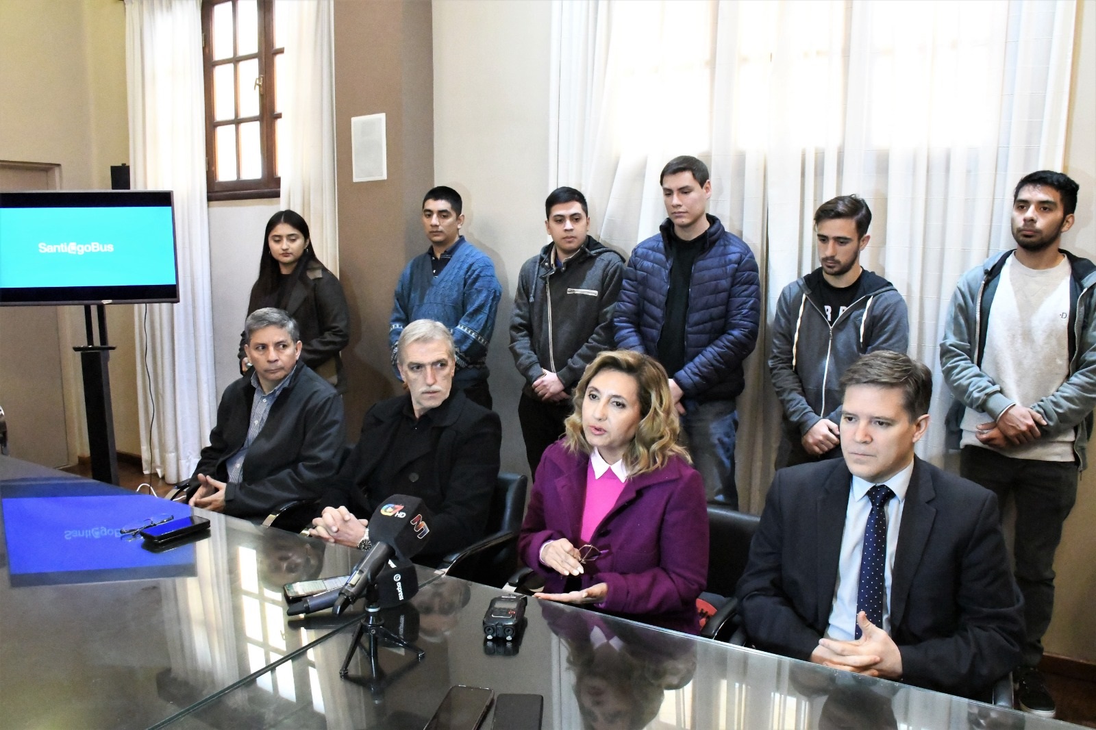 La intendente Fuentes presentó la aplicación Santiago Bus