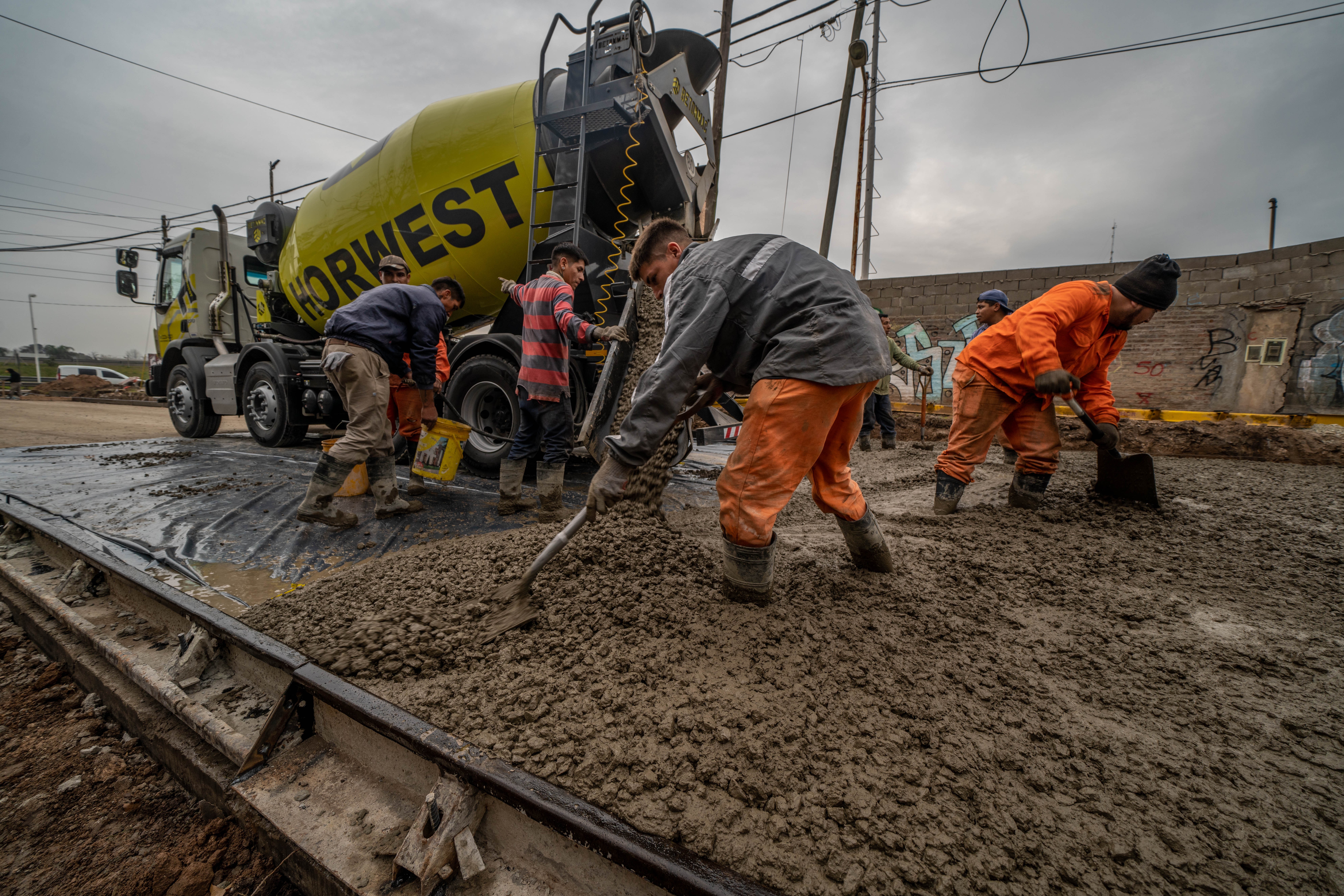 Comenzó la pavimentación de las calles aledañas a la avenida Victorica