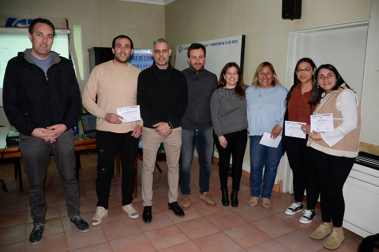 Ralinqueo entregó certificados de taller de formación del Cruv