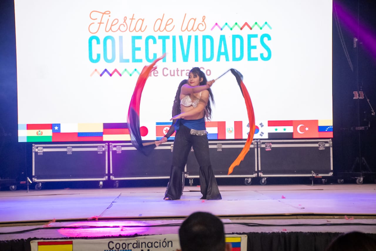 La Fiesta de las Colectividades tuvo su apertura en el Gimnasio Municipal