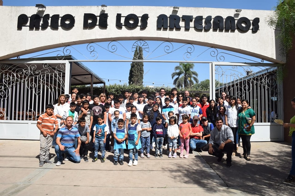 Solís compartió un desayuno con alumnos y alumnas de escuelas de la periferia .