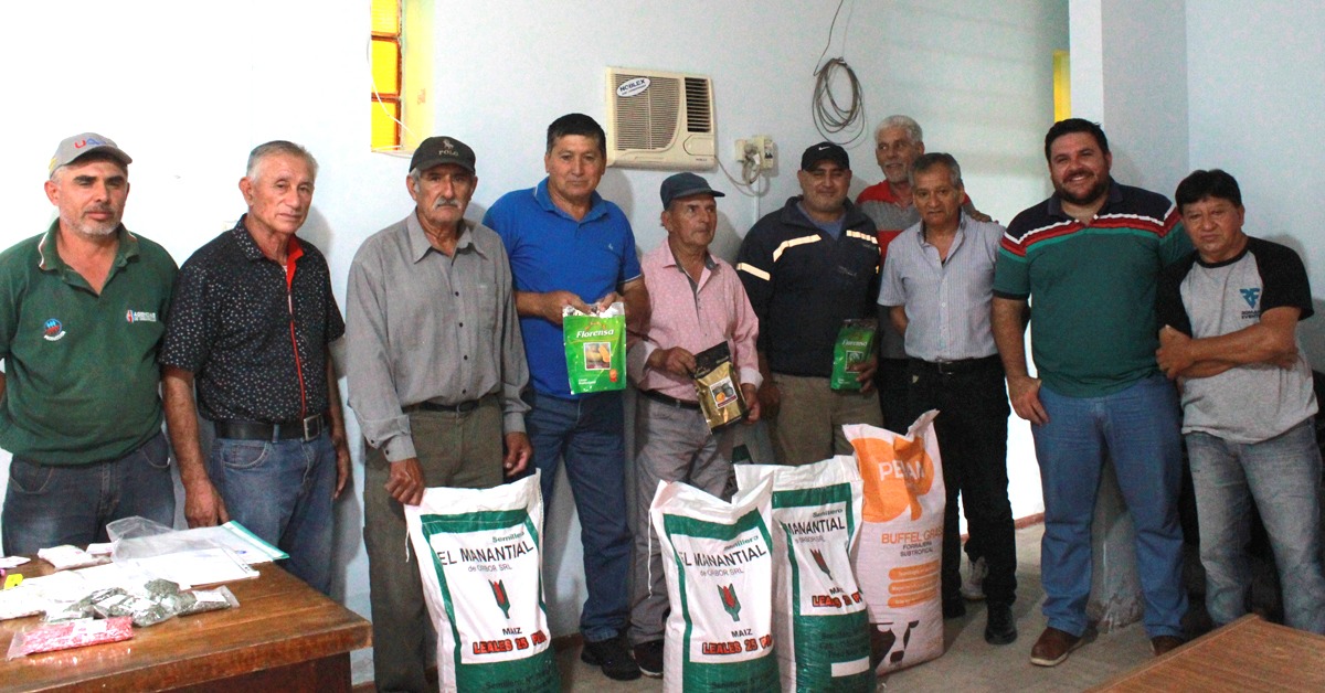 Entregan semillas a cuarenta familias de pequeños productores