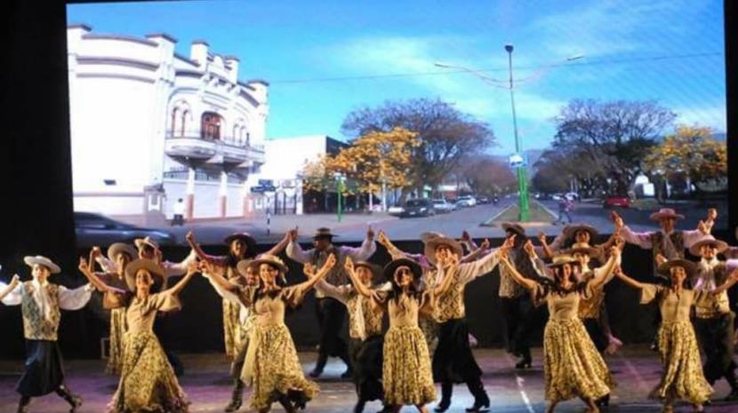 Con comidas típicas, música y folclore celebran el día de la tradición