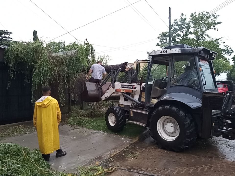 Todas las áreas de la Municipalidad trabajan en la asistencia por el fuerte temporal
