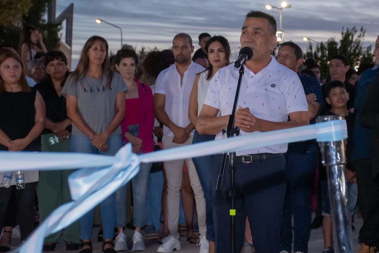 Quedó inaugurada la fuente de aguas danzantes del Parque de la Ciudad