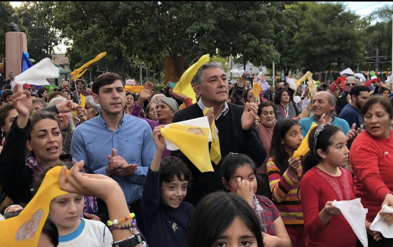 La Banda realizó una misa Corpus Christi con autoridades locales.