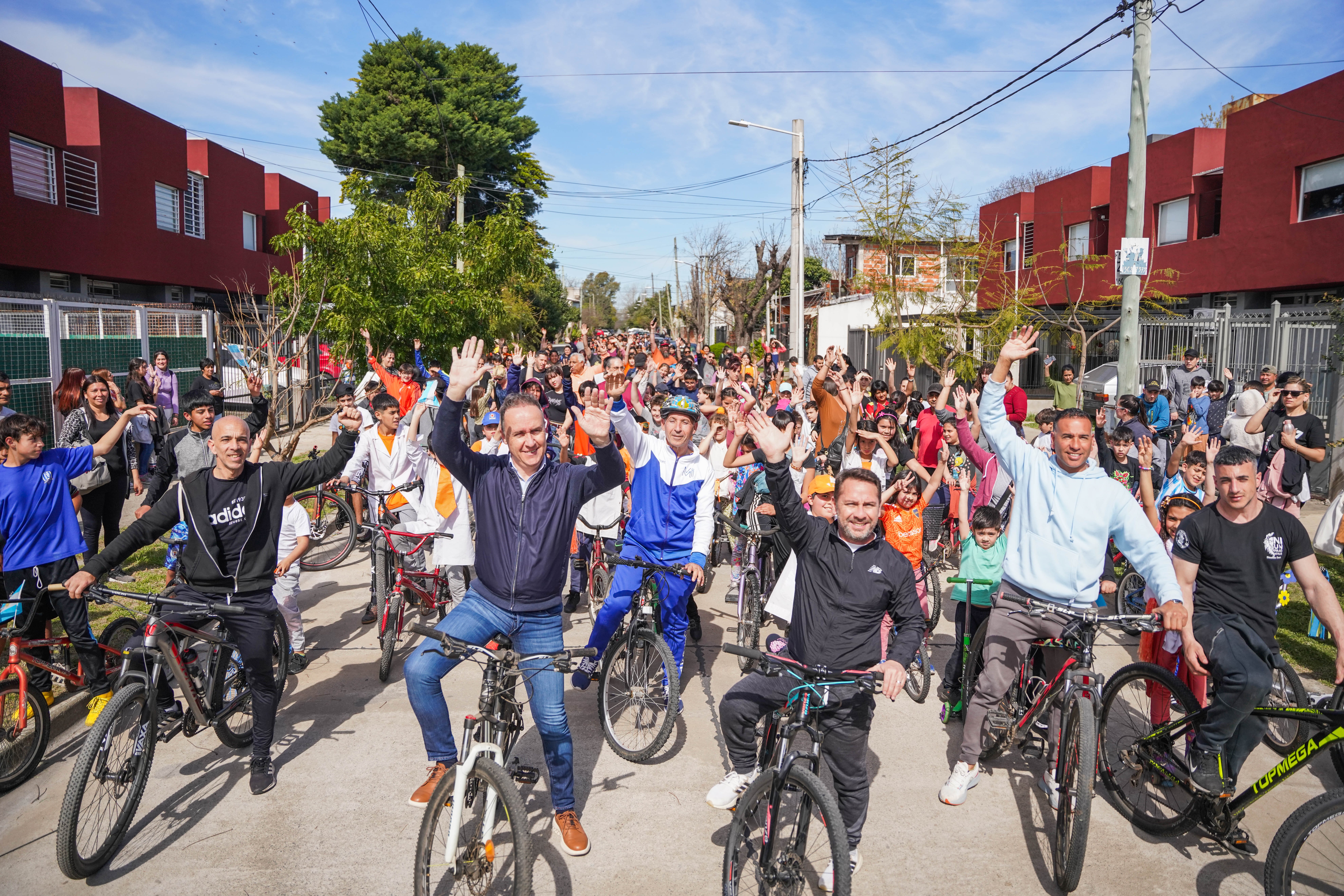 ¡En una nueva gran bicicleteada, miles de chicos y chicas pedalearon por el Barrio Procrear!
