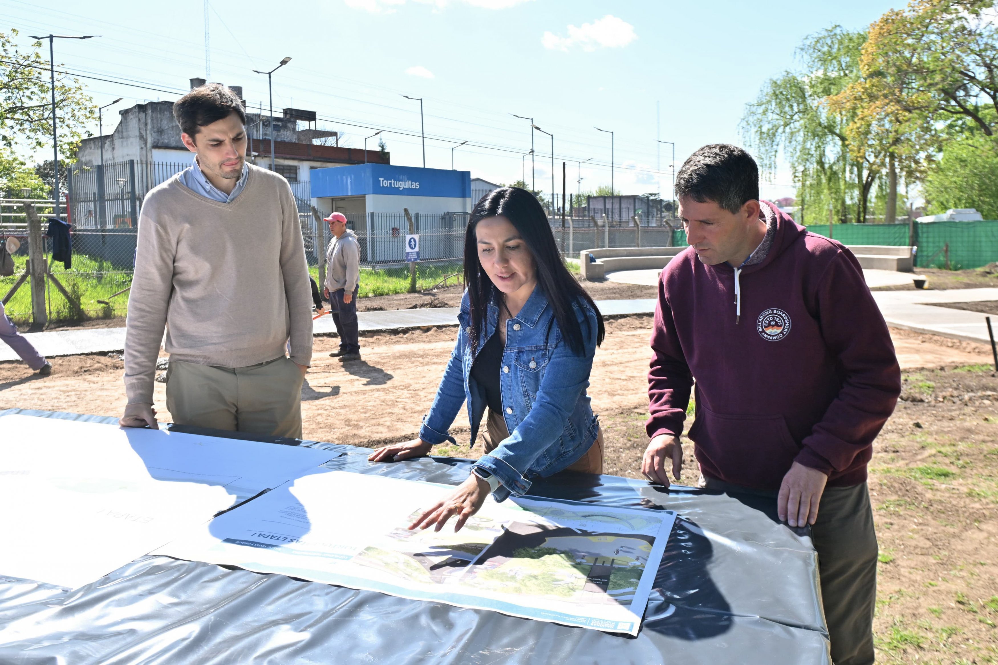 Noe Correa, visitó la obra de la plaza de estación de Tortuguitas