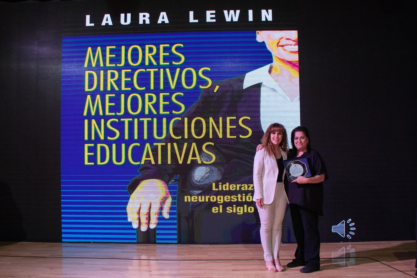 La escritora Laura Lewin visitó la ciudad y ofreció dos talleres de liderazgo y aprendizaje