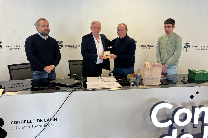 Javier Gastón presentó en Lalín el proyecto “Chascomús KM0 de la Democracia”