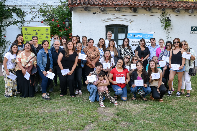 El acto contó con la presencia del intendente Javier Gastón, acompañado por autoridades educativas y laborales.