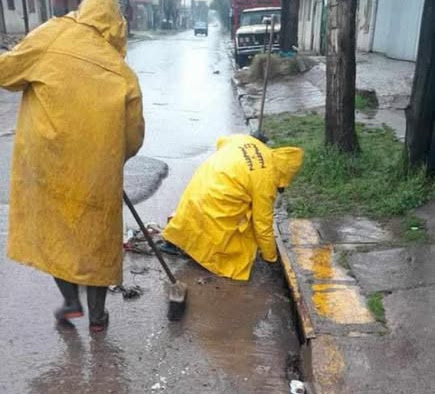 Trabajo intensivo ante las fuertes lluvias en Merlo