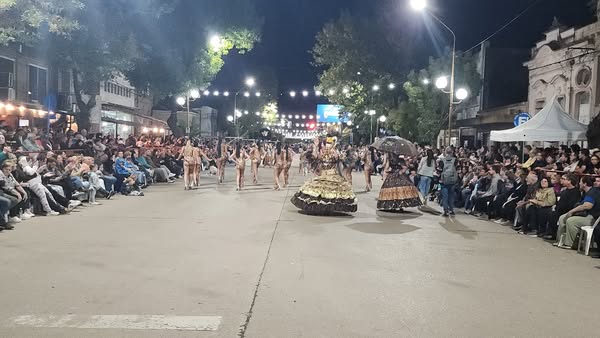 Miles de vecinos disfrutaron de la primera noche del Carnaval 2025
