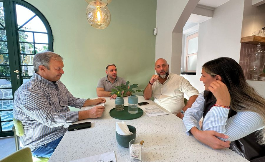 Cascallares visitó un nuevo emprendimiento que abrió sus puertas en Almirante Brown