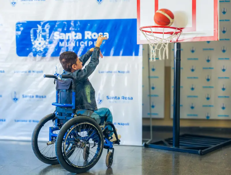 Compromiso con la inclusión: El Municipio entregó material de básquet adaptado