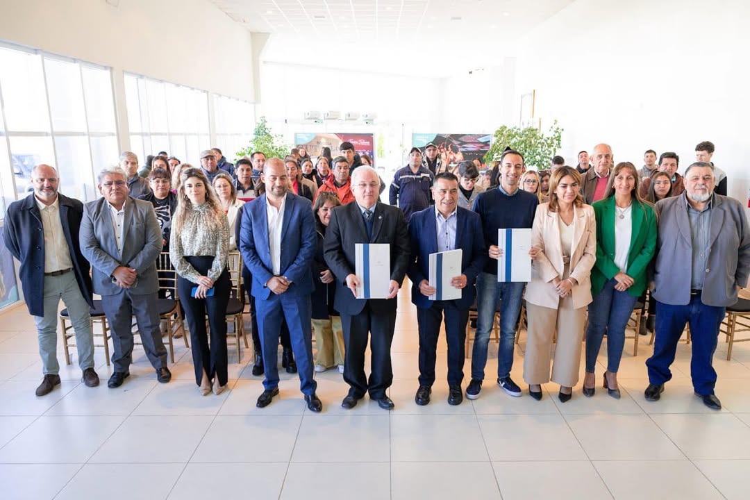 La municipalidad y la UTN firmaron un convenio para el dictado de cursos de oficios.
