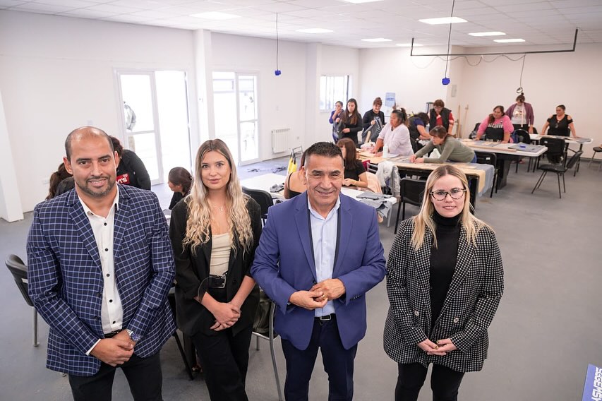 El intendente Rioseco visitó el taller de corte y confección de indumentaria de trabajo.