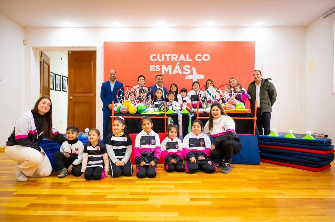 Entrega de material deportivo para promover la inclusión y el deporte