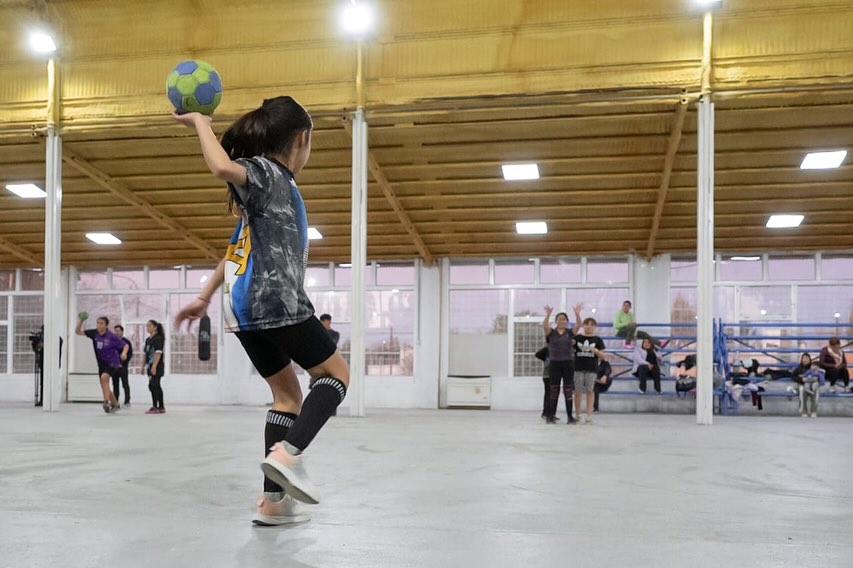 1° Encuentro Anual de Handball en el gimnasio Municipal de Cutral Co