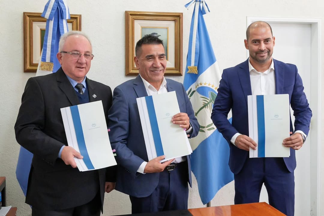 Firma de convenio entre la UTN y La Municipalidad de Cutral Co para impulsar la energía solar
