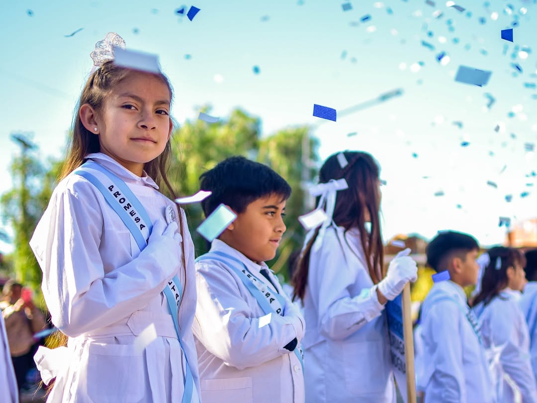 El acto de Promesa de Lealtad a la Bandera que unió generaciones ...
