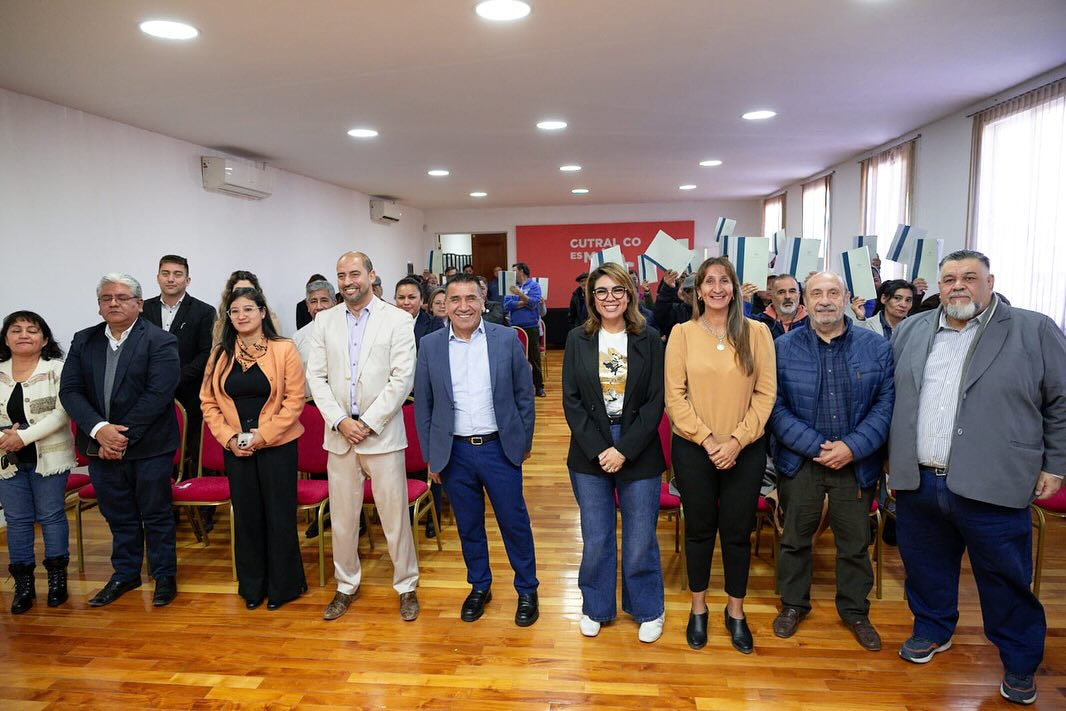 Entrega de forrajes a productores de Cutral Co