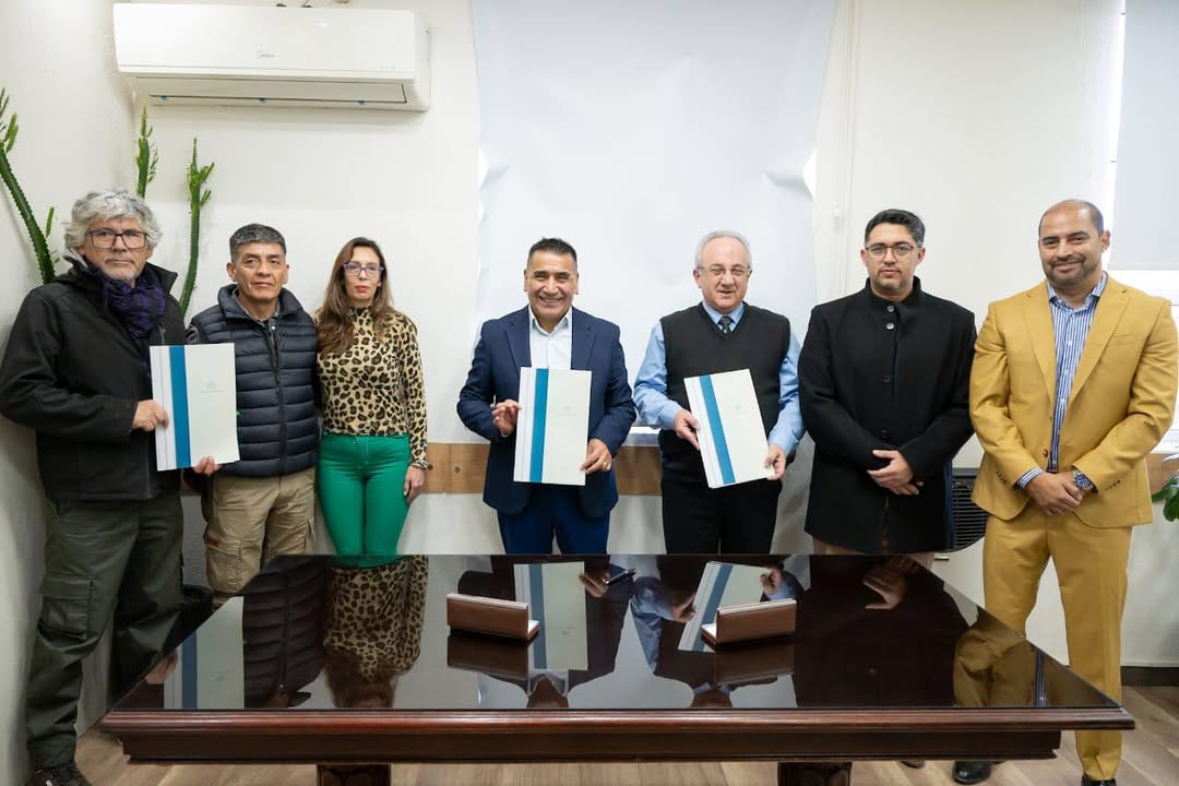 Firma de convenio entre La Municipalidad de Cutral Co y la UTN-FRN