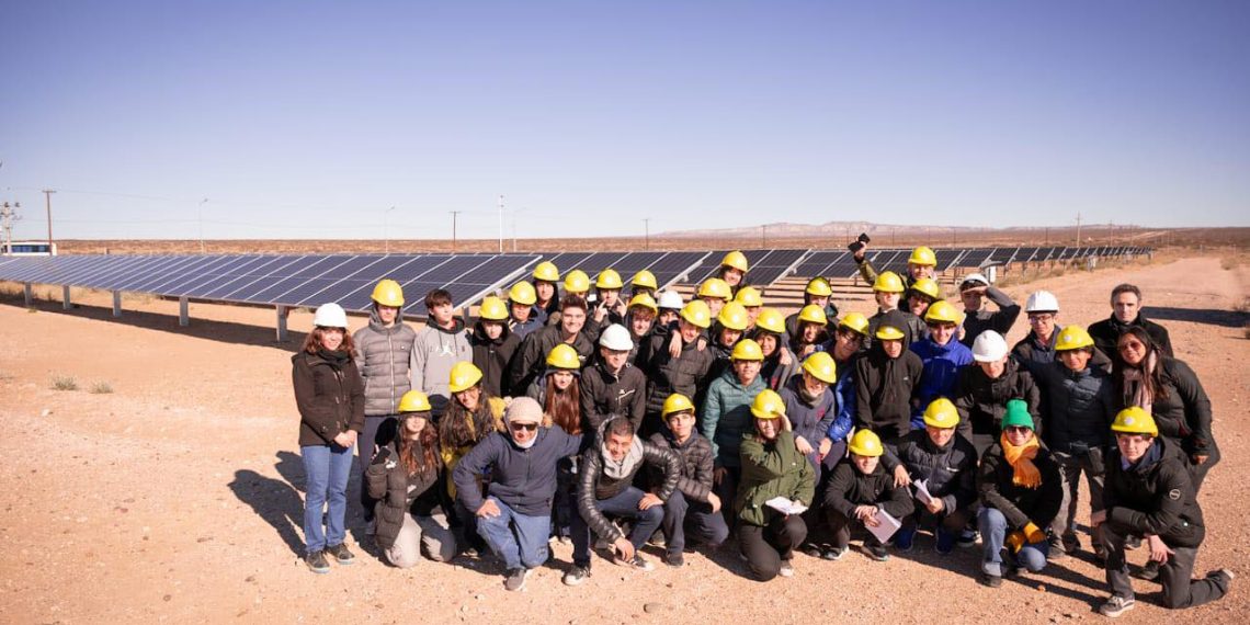 Visita del Instituto Tecnológico del Comahue al Parque Solar Cutral Co