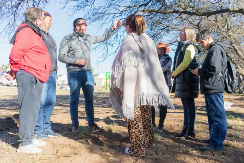 Di Nápoli: “Junto a los vecinos del barrio Pueblos Originarios, construiremos un parque en el espacio verde”