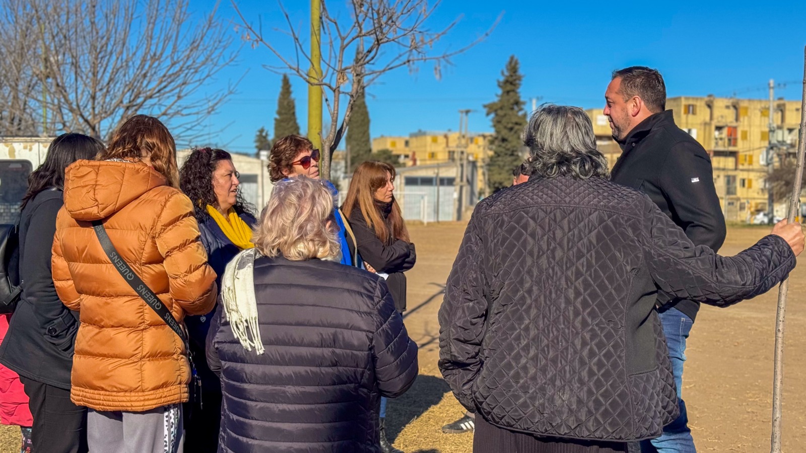 Santa Rosa:  jornada de trabajo integral de mejoras en el espacio público, recambio de luces y limpieza en Colonia Escalante Sur