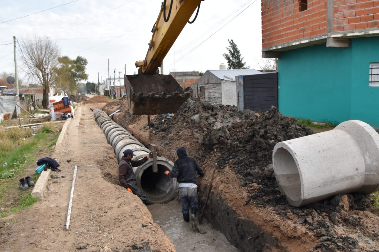 Obras hidráulicas en la intersección de calles 11 y 142 de Villa Nueva ...