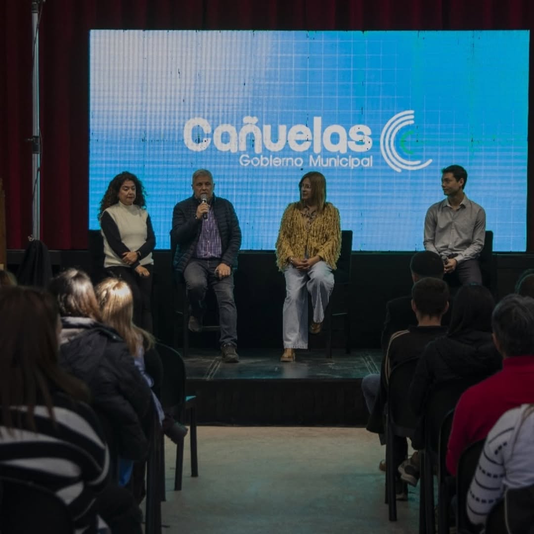 Docentes participaron de la charla «Cañuelas, Te Quiero Verde»