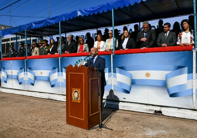 El intendente Ascúa encabezó el acto por el 182° aniversario de Paso de los Libres