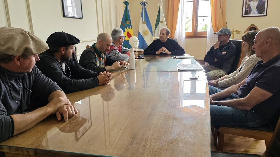El intendente Stadnik se reunió con productores y técnicos de hidráulica