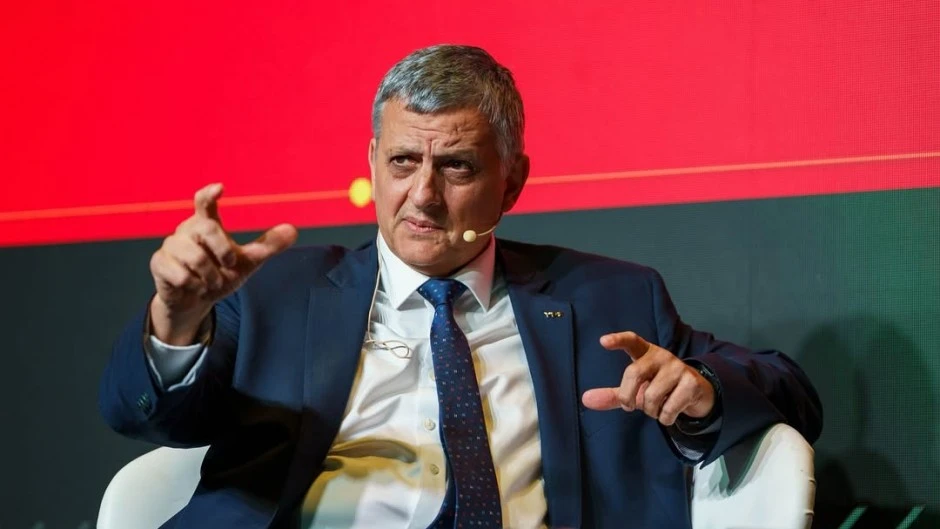 Crisis Milei. Con los números en rojo, YPF avanza con despidos y jubilaciones anticipadas