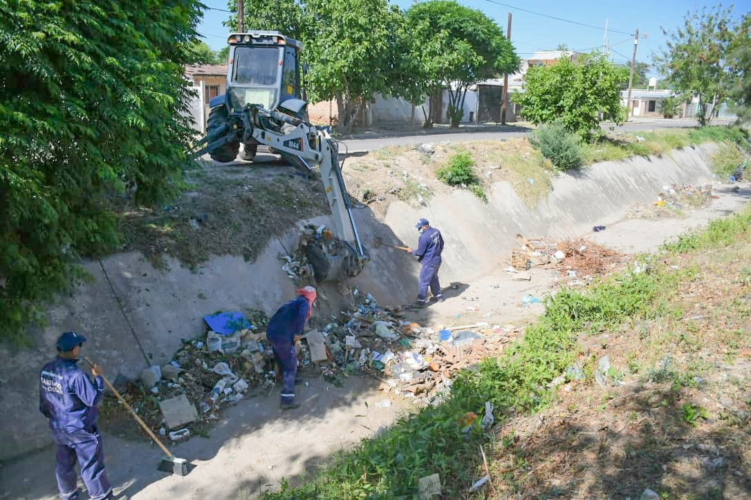 Obras Públicas de la Municipalidad trabaja en forma simultánea en la ...