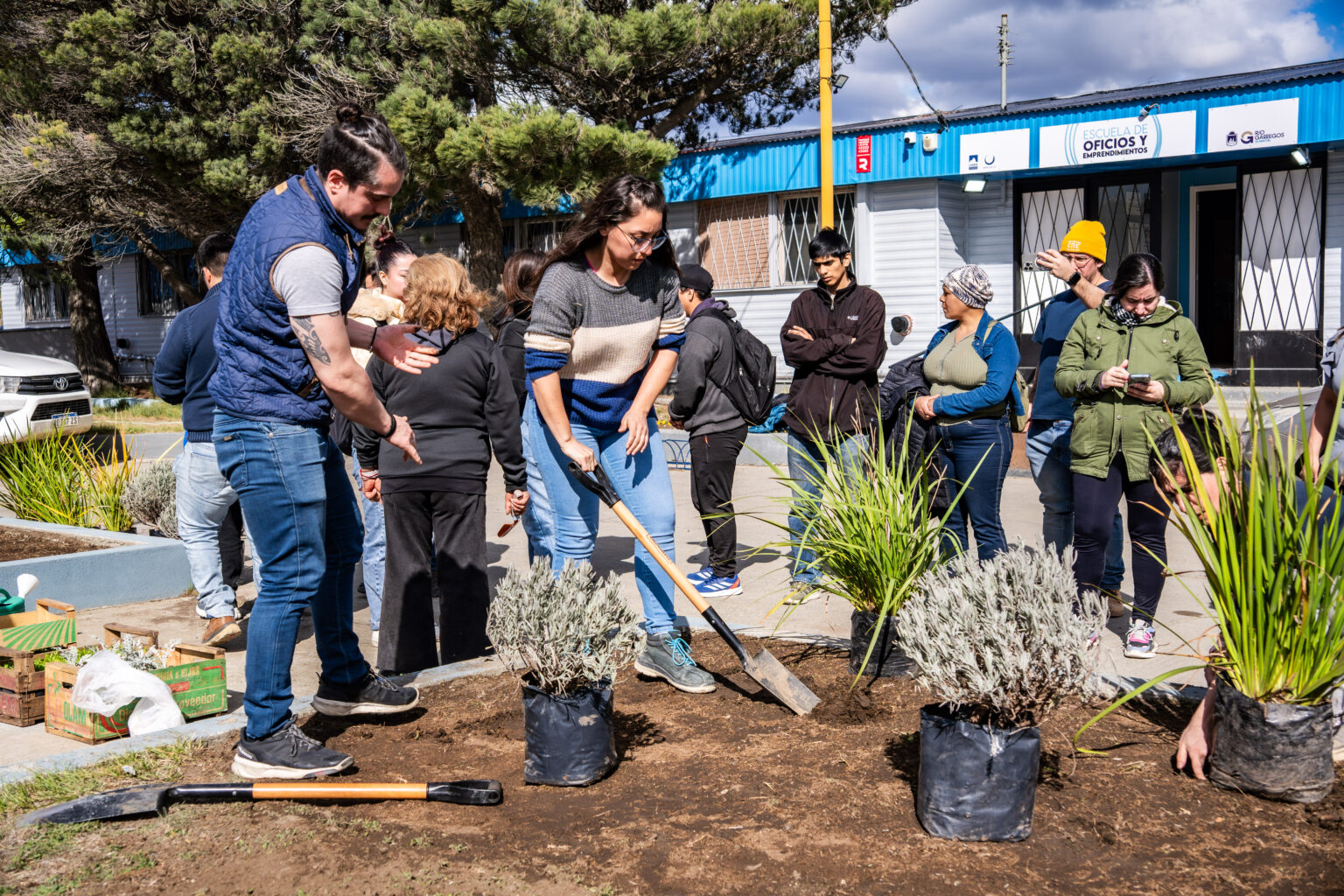 La Escuela de Oficios del Municipio de Río Gallegos y el INTA impulsan la formación en jardinería con fuerte participación vecinal