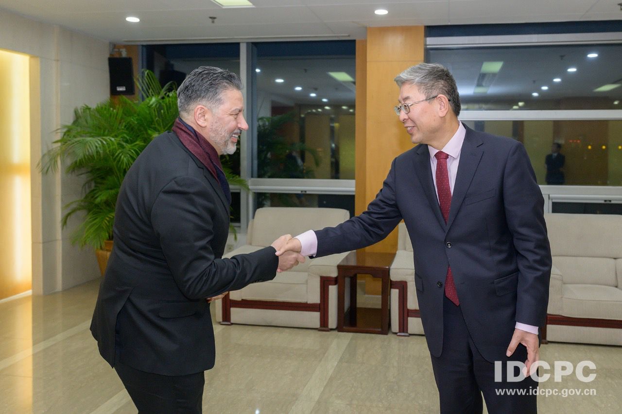 Reuniones de trabajo con el corazón diplomático, político, económico y académico de China