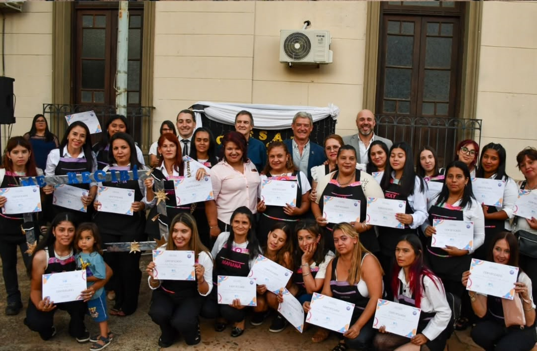 El Municipio entregó certificados de la Escuela Municipal de Artes y Oficios