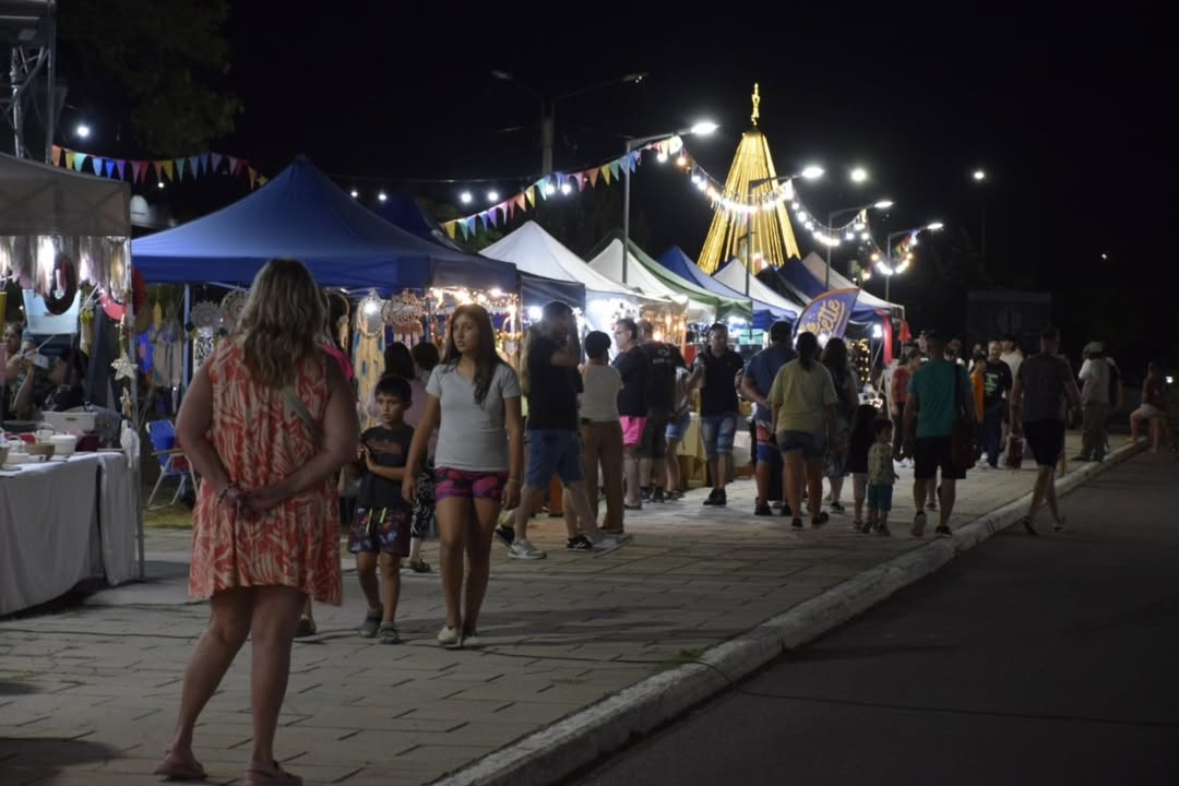 Éxito total en la Feria del Regalo: más de 130 artesanos y la visita de Papá Noel