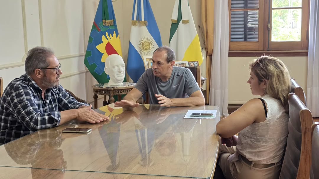 Reunión de trabajo para mejorar los caminos rurales entre Ordoqui y Cadret