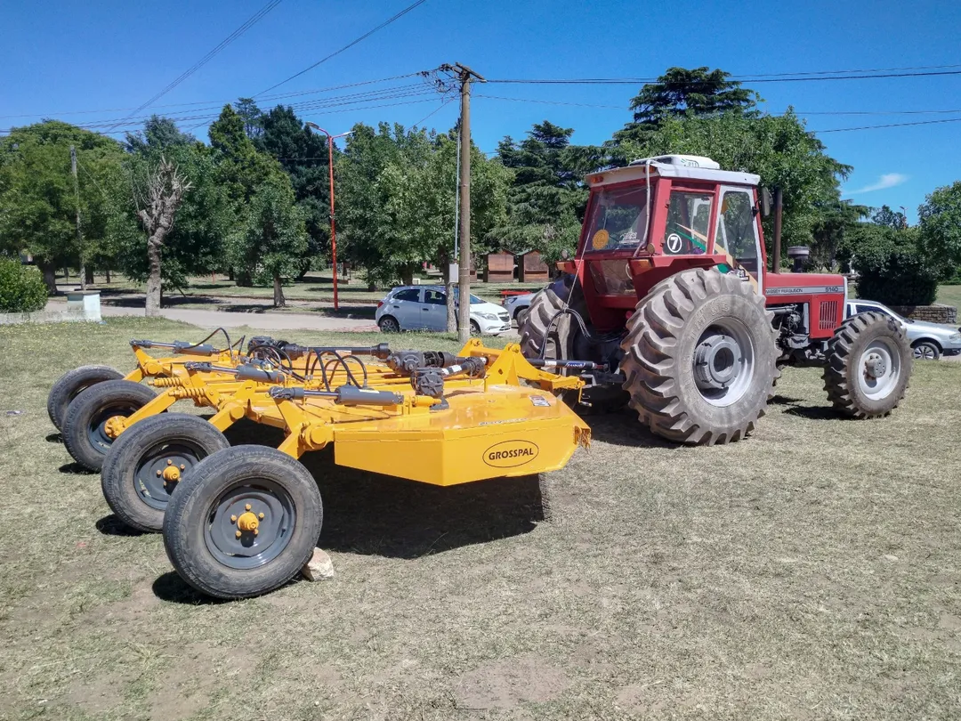 Nueva maquinaria para el mantenimiento de espacios verdes en Barker