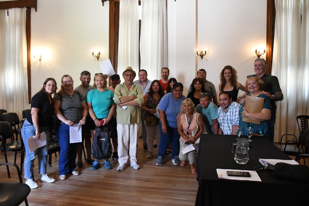 Hito histórico: el Intendente oficializó el trabajo de los puestos gastronómicos de la Laguna
