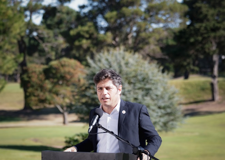 Axel Kicillof: “Trabajamos para que la temporada resista a las políticas económicas que destruyen el turismo local”