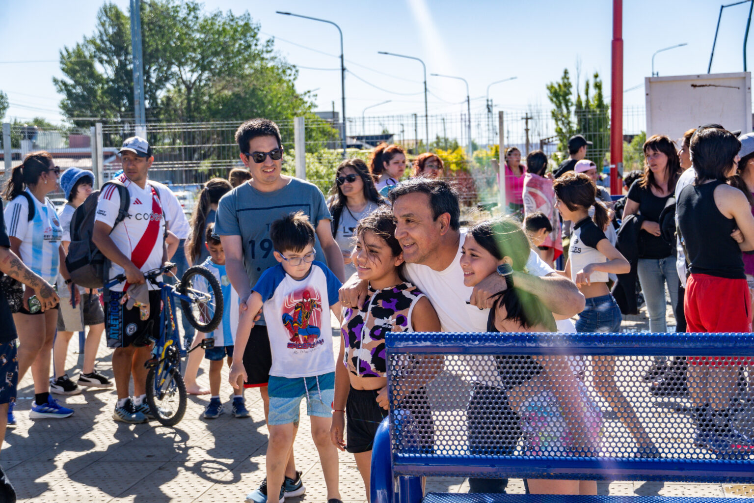 El intendente Pablo Grasso recorrió la Peatonal Costera y destacó los espacios de encuentro familiar que impulsa el Municipio