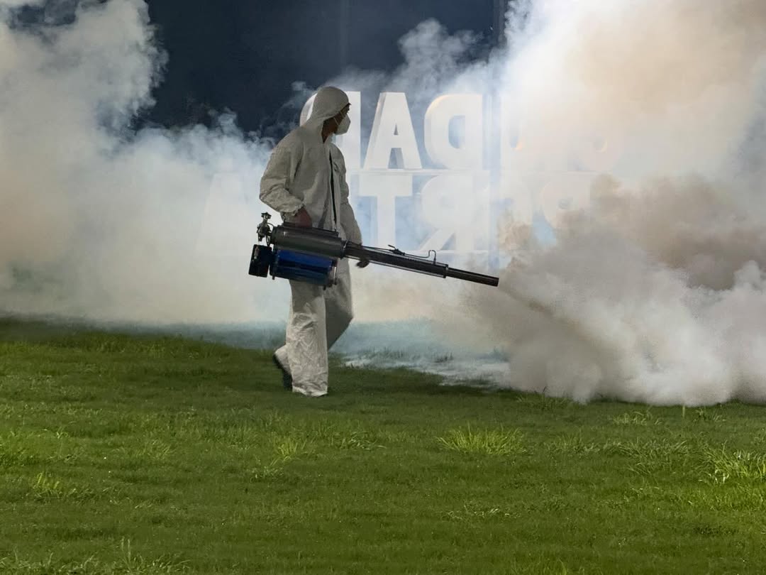 Campaña de fumigación en le Ciudad Deportiva